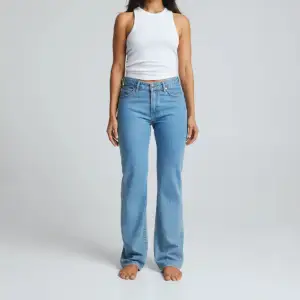 jeans från bikbok i jättefint skick! köpta för 699 kr, säljer för 200 kr + frakt!🥰