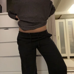 Linnebyxor  - Lågmidjade linnebyxor från Gina i storlek 146/52 dvs xs. 