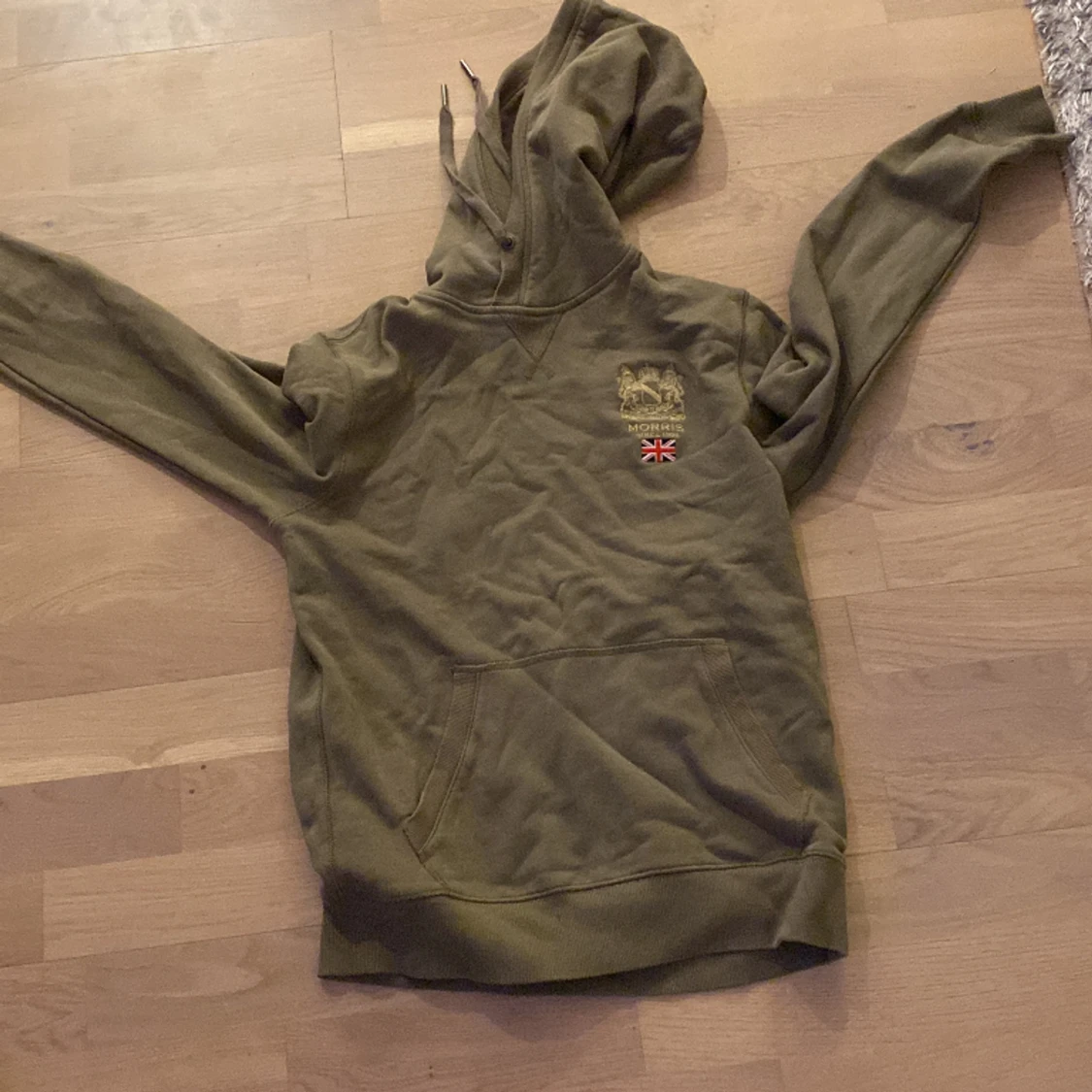 En Morris hoodie storlek s