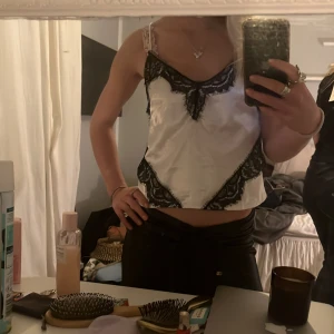 Fest linne - Jättefint festlinne som tyvärr inte kommer till användning. I jättebra skick!