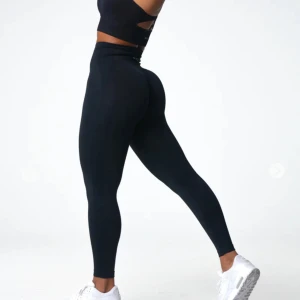 SÖKER STOLEK M ELLER L - Söker denna modell