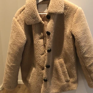 En gosig medelvarm jacka 💘 - Det är storlek S men är mer som nästan en M 