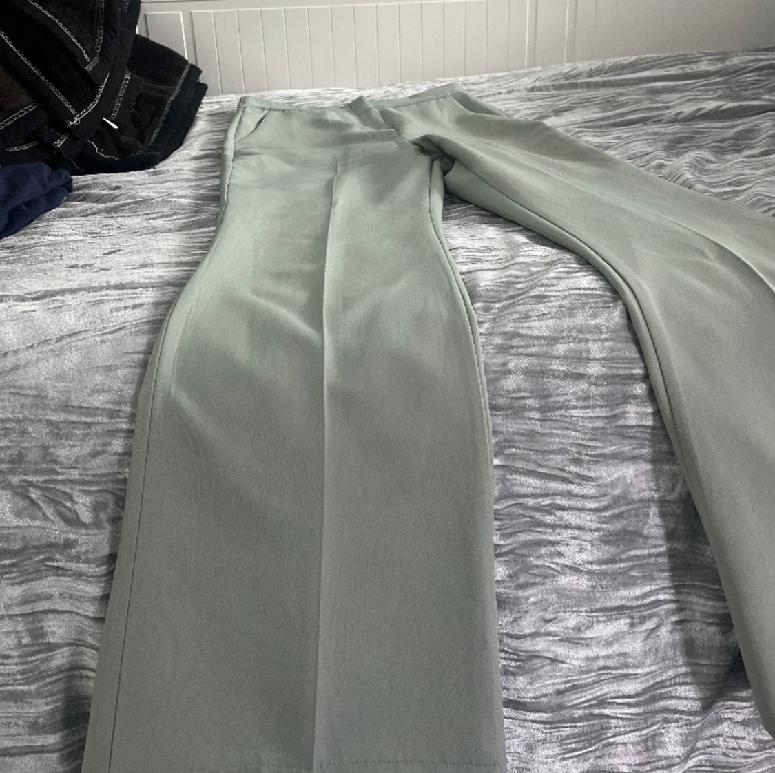 Mint gröna kostymbyxor  - 90