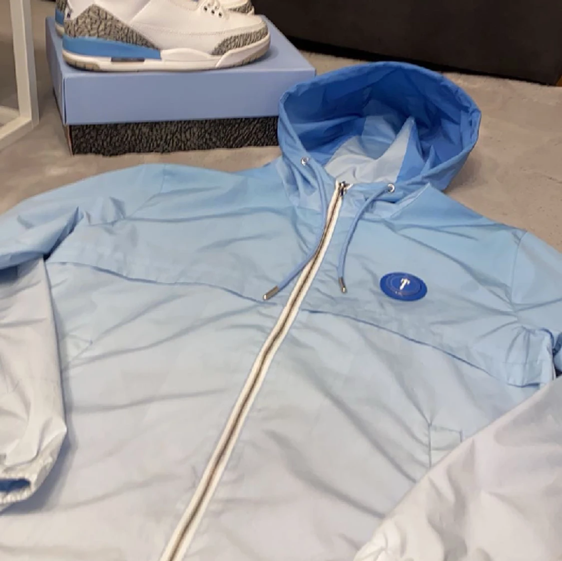 Transtrand jacka med matchande skor/air Jordan 3 unc
