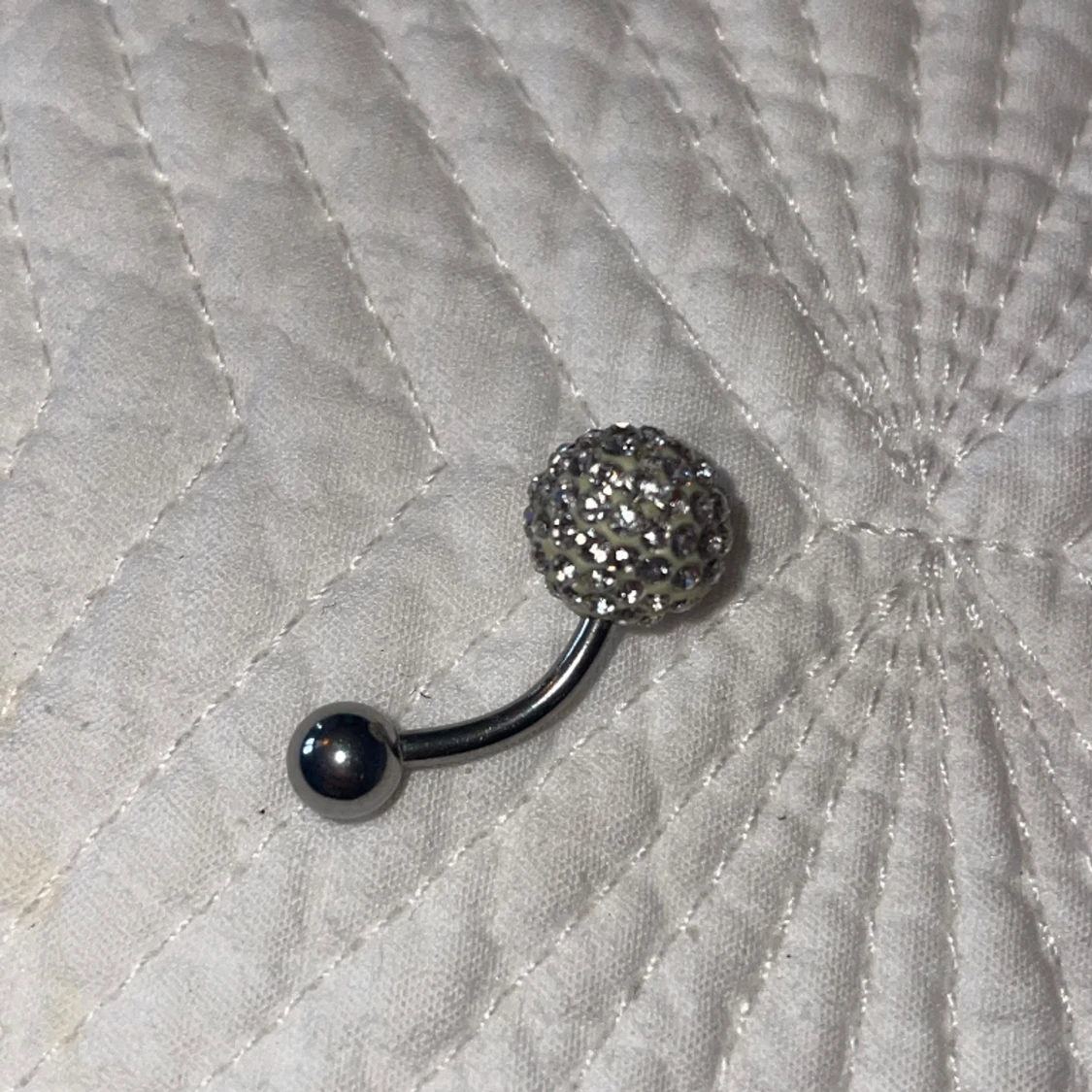 Oanvänd! Navelpiercing i titan (nickelfri)