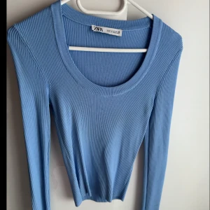 Stickad topp  - Säljer min topp från zara💕 