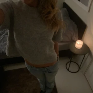 Stickad tröja - Stickad kortärmad tröja från vila utan sömmar längst armar och magen.🔥🤩 SJUKKT FIN!! 💖⭐️🔥