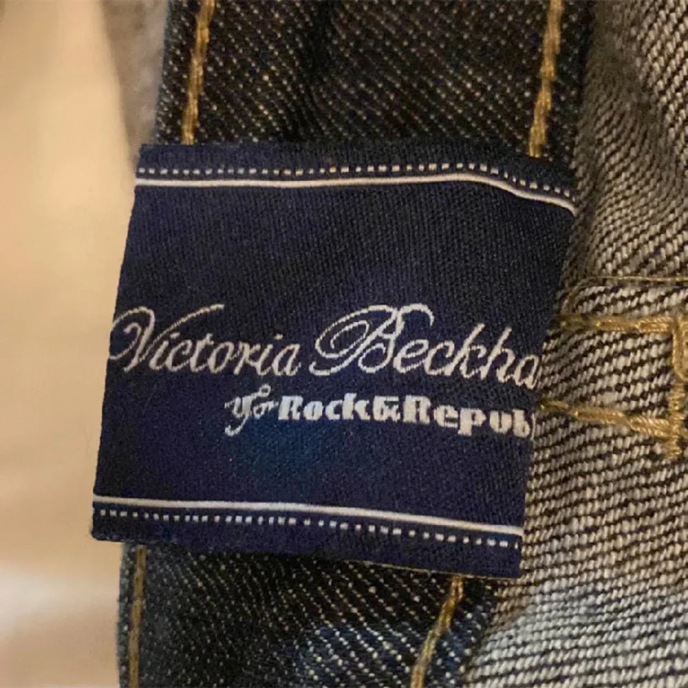 Jätte snygga real Victoria Beckham jeans💗Dom är i nyskick och är jätte fina💗 Säljer för jag har ett par andra💕. Jeans & Byxor.