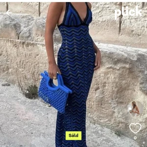 Klänning mango - En klänning från mango köpt på plick, säljer då den inte kommer till användning! FINNS KVAR