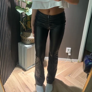 Skinnbyxor  - Supersnygga skinnbyxor som inte kommer till användning💕 jag är 178cm💗