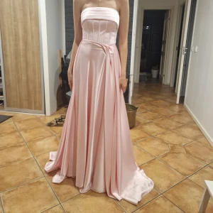 Klänning - Sammet rosa klänning, använd en kväll, till kommer separat släp, elegant på.