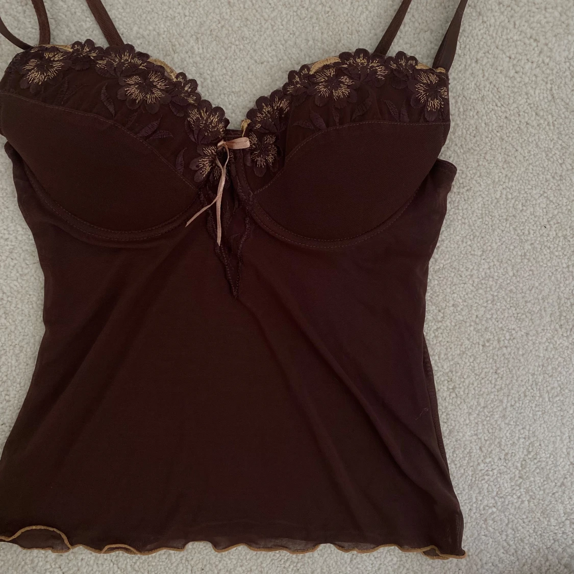 Mörk vinröd lingerietopp