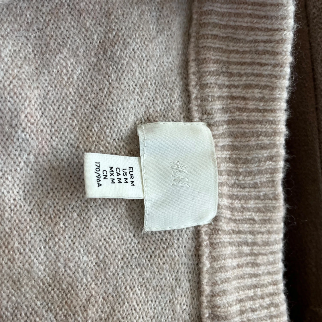 Stickad tröja  - 91