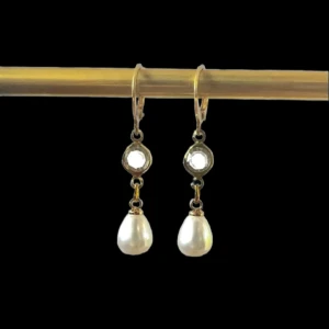 Örhängen  - Säg till ifall du vill ha i silver🥰 Kostar 99kr/par eller 55kr/styck🥰