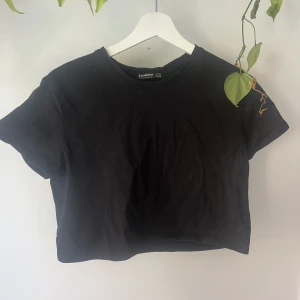 Croppad topp  - Croppad topp från Stradivarius 💛