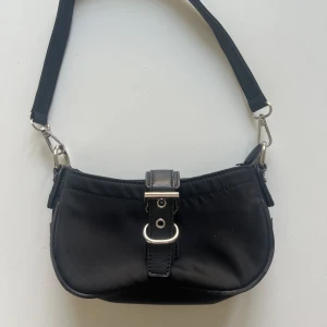 Handväska - Svart handväska från Glassons 🤍