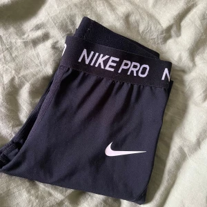 Nike Pro  - Jätte bra träningstights👍💗💗