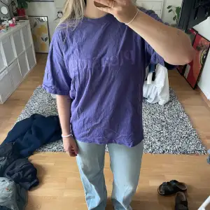 Lila tshirt från Pleasing! 