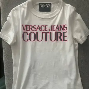 Versace t-shirt storlek s super fin 