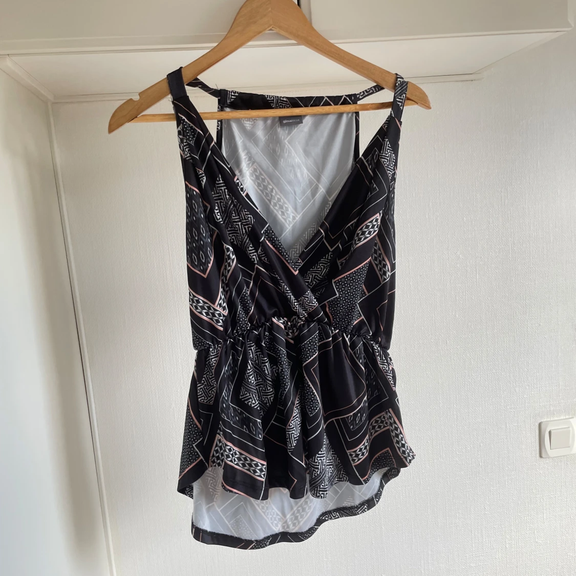 Topp ginatricot  - 90