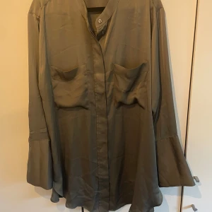 Blus  - Blus från H&M i storlek xl.