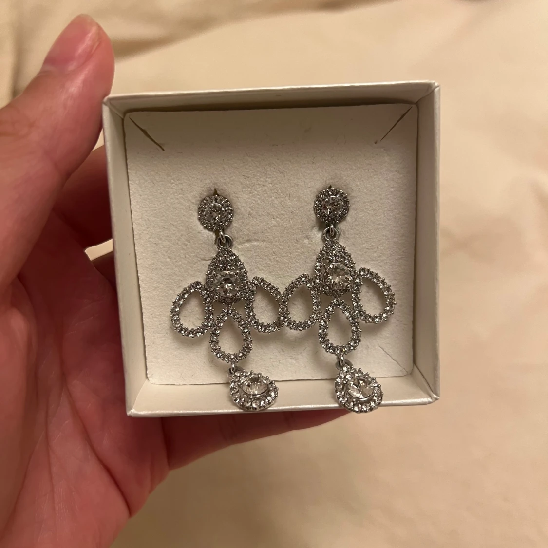 Lily and rose örhängen silver  - 90