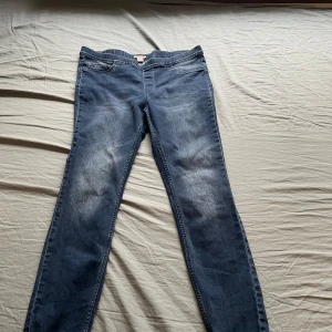 Mörkblå jeans - Använt ett par gånger