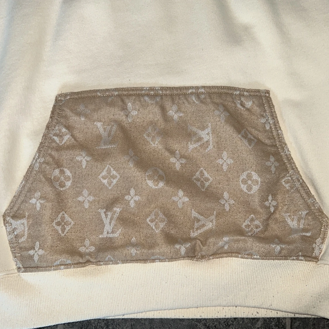 Louis Vuitton  - 90