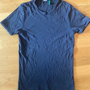 Gstar Tshirt - En mörk grå g-star t-shirt i storlek M, Väldigt skön tröja men är ganska lång som man ser på bilden, okej skick