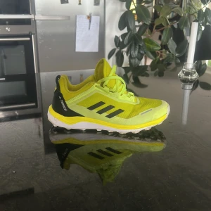 Adidas terrex skor - Andvända ett par gånger jätte bra skick.