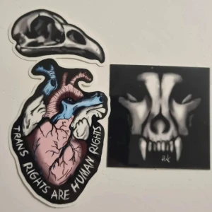 Stickers - Klistermärken designade av mig. 3 för 50kr, annars 20kr/st. Väljer du köp direkt får du en av varje, annars kan du skriva vilka och hur många du vill ha.