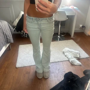 Lågmidjade jeans  - Super snygga lågmidjade jeans från weekday! 
