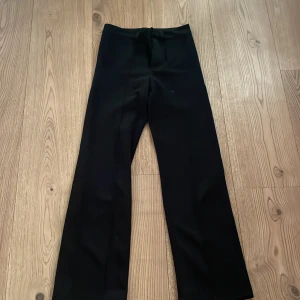 Kostymbyxor barn - Svarta kostymbyxor från Kappahl 