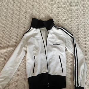 Vintage adidas tröja/kofta - Fläckar, se bild