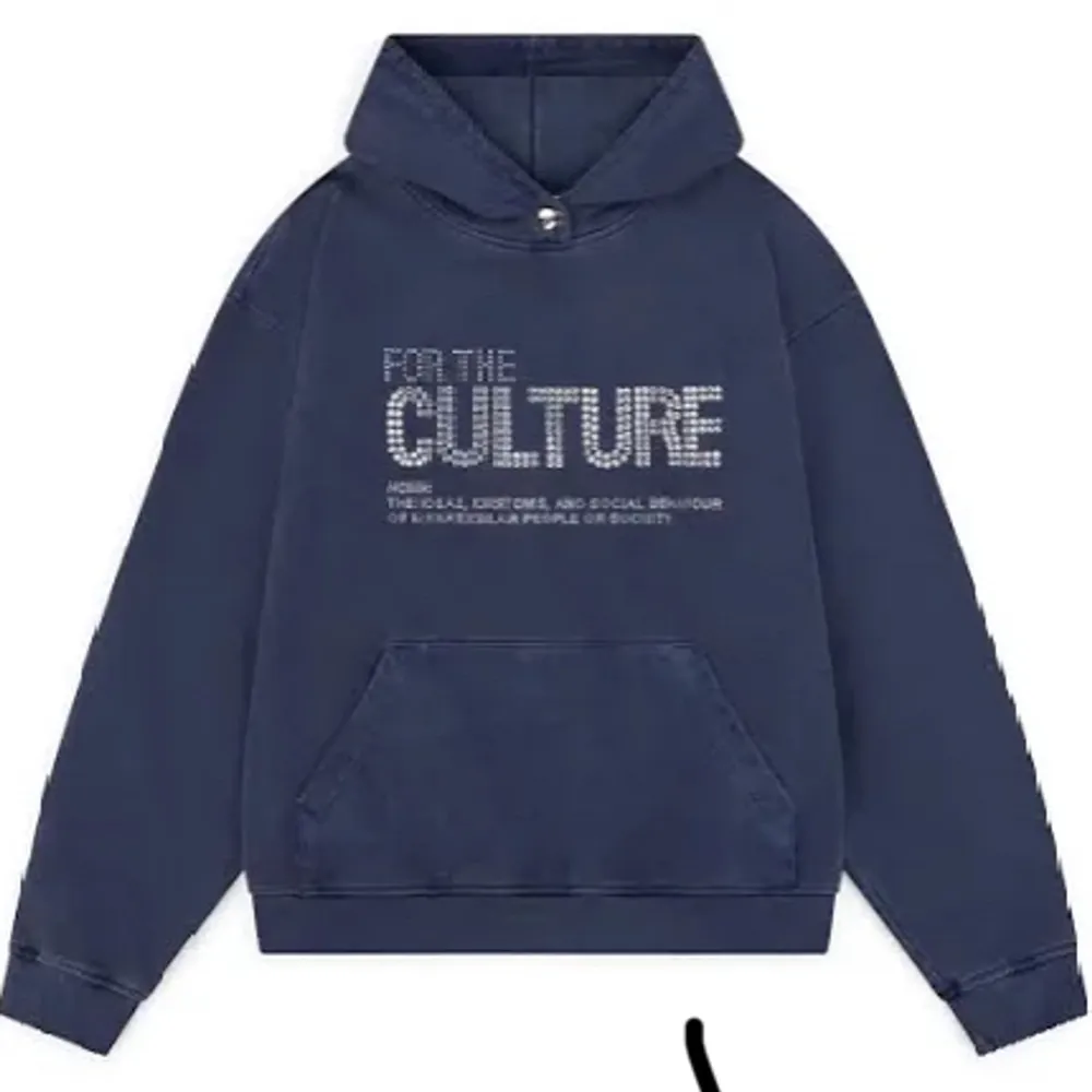 Jättes snygg och trendiga for the culture hoodie. 💙🩵Jag säljer tröjan efter som att den inte kommit till användning. Tröjan har inga tecken på andvändning.💙🙂  Hoodien är köpt från jacket hub och kostade ca 1850kr. 💙🙂🩵 . Hoodies.