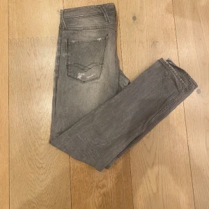 Replay jeans ”Anbass” - En par fina jeans från replay. Mycket gott skick och sparsamt använda.  Pris kan diskuteras vid en snabb affär.