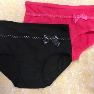 Tjejer Trosor  - Material spandex ,bomull och polyster  Stlk XS-S Antal 2st  Ny 