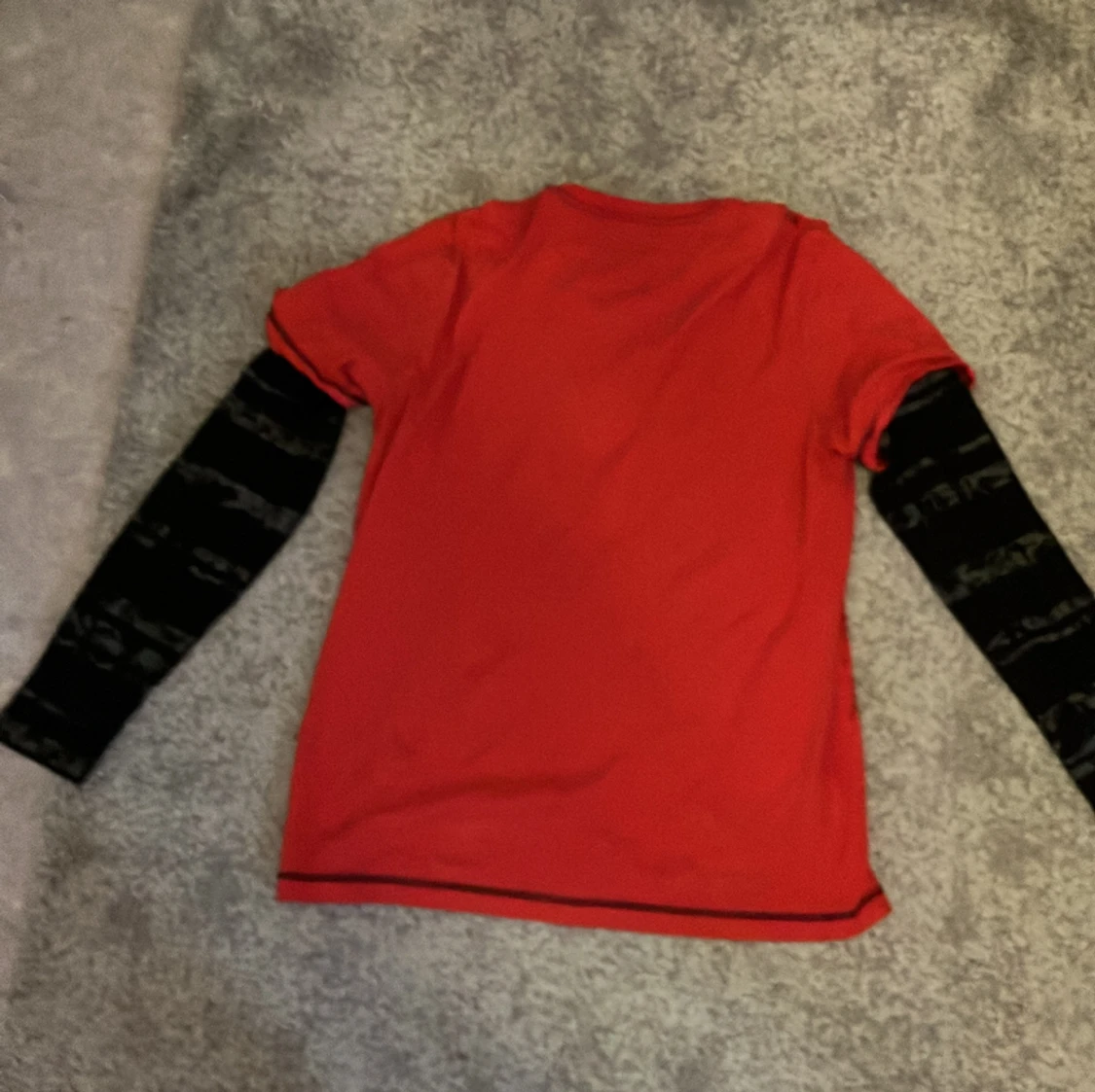 Röd MMA Elite tröja med svarta ärmar  - 90