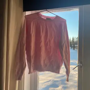 Ljusrosa tröja från only i storlek XS, oanvänd 