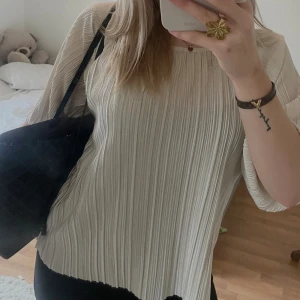 blus - stockholm LM blus i beige lite skimmrig använd fåtal gånger strl S-M 💕💕💕
