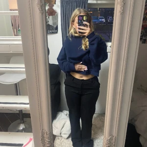 Kostymbyxor  - Svarta kostymbyxor i storlek S säljer för de inte kommer till användning längre 💖