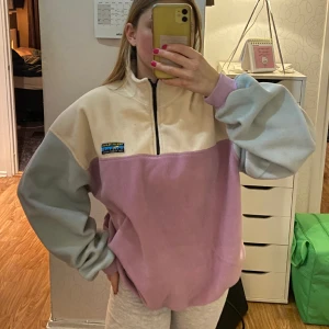 Junkyard teddy zip - En half zip från junkyard i flis. Ganska overzised och i fint skick. Köparen står för frakt. Nypris 500