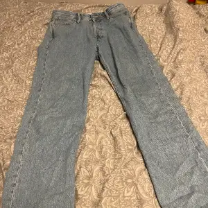 jeans från jack and jones för de som gillar lite mer loose fit, storlek 29/32