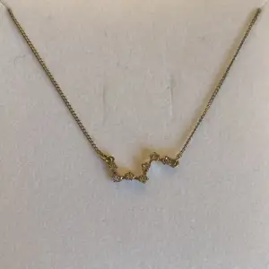 Fint guld halsband som inte används på länge!❤️