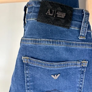 Armani jeans - Hej, säljer min Armani jeans och den ger jätte fin passform och sitter som en smäck. Tyvärr har jag växt ur de:(. Priset går att diskuteras vid snabbaffär.✨
