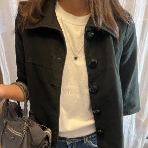 Trekvartärmad jacka  - Säljer denna skitsnygga trekvartärmade jacka❤️❤️