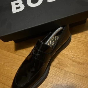 Hugo boss skor - Helt nya Hugo boss skor testat en gång men passade inte nypris 2300