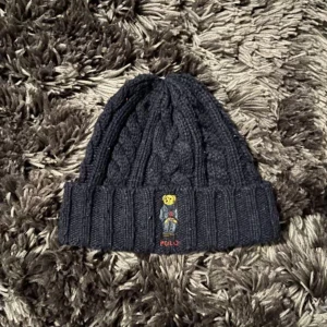 Ralph lauren Mössa - Snygg Ralph lauren mössa i bra skick. Nypris 999kr Vid frågor eller funderingar är det bara att ni hör av er mvh 184Closet