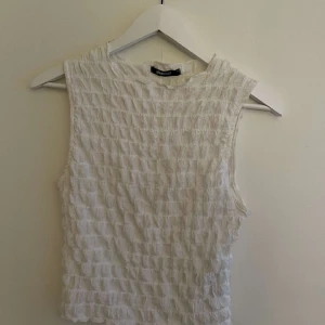 Sommar topp - Vi säljer även detta sommar linne då det inte kommer till användning, jättebra skick, bara att kontakta vid funderingar 🤝