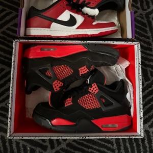 Air Jordan 4 ”Red Thunder”  - Tjena tänkte lägga ut ett intresse koll på dessa här, lite oklar på om jag vill sälja men får se intresse, skorna är ca 8,5/10 skick, all og,  42,5 